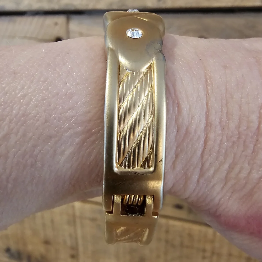 Vintage matte goldtone braided hinged bangle bracelet